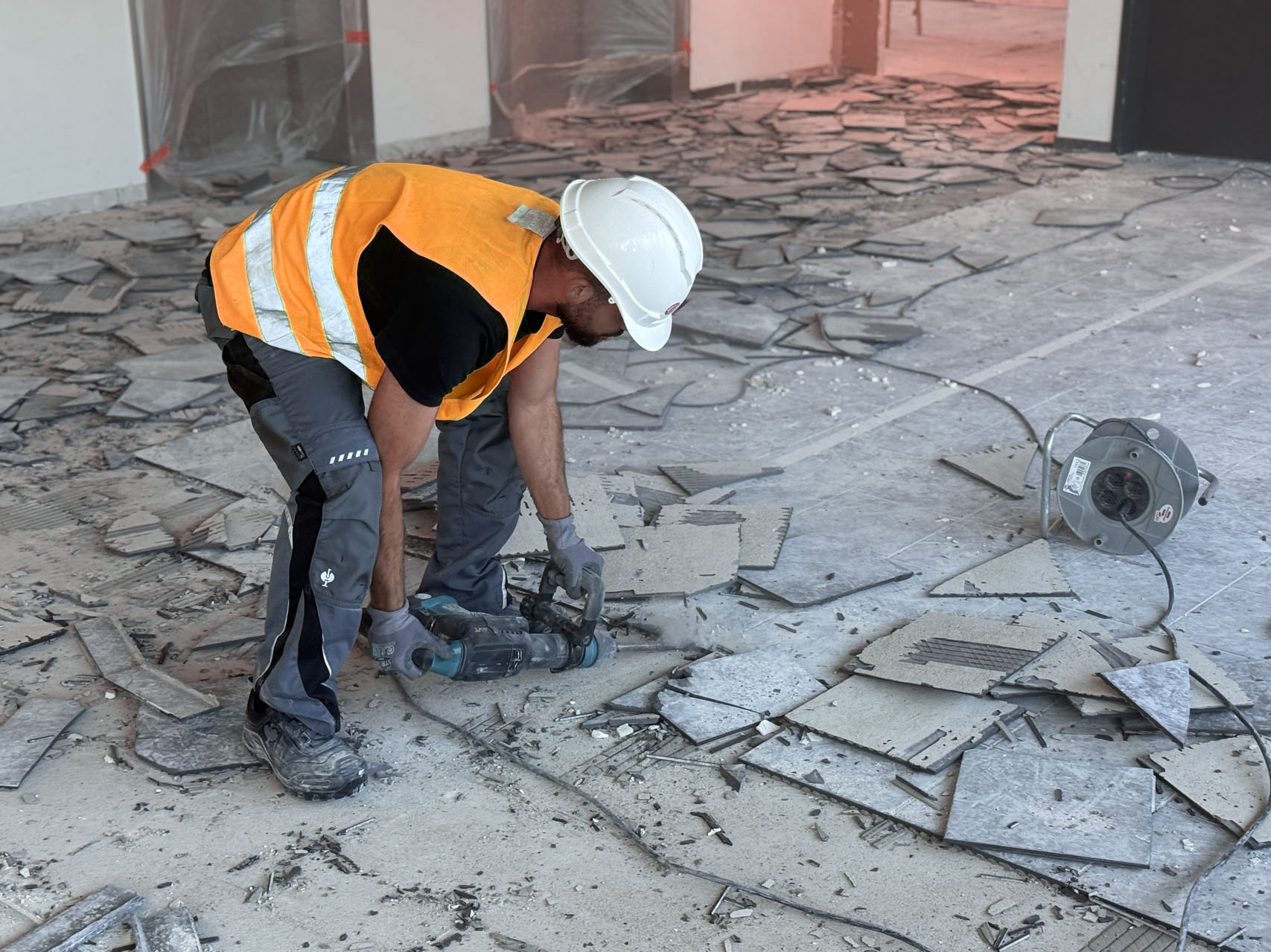 Abbruch & Demontage sowie Entsorgung und Sanierung in Augsburg - Ihr Abbruch Unternehmen