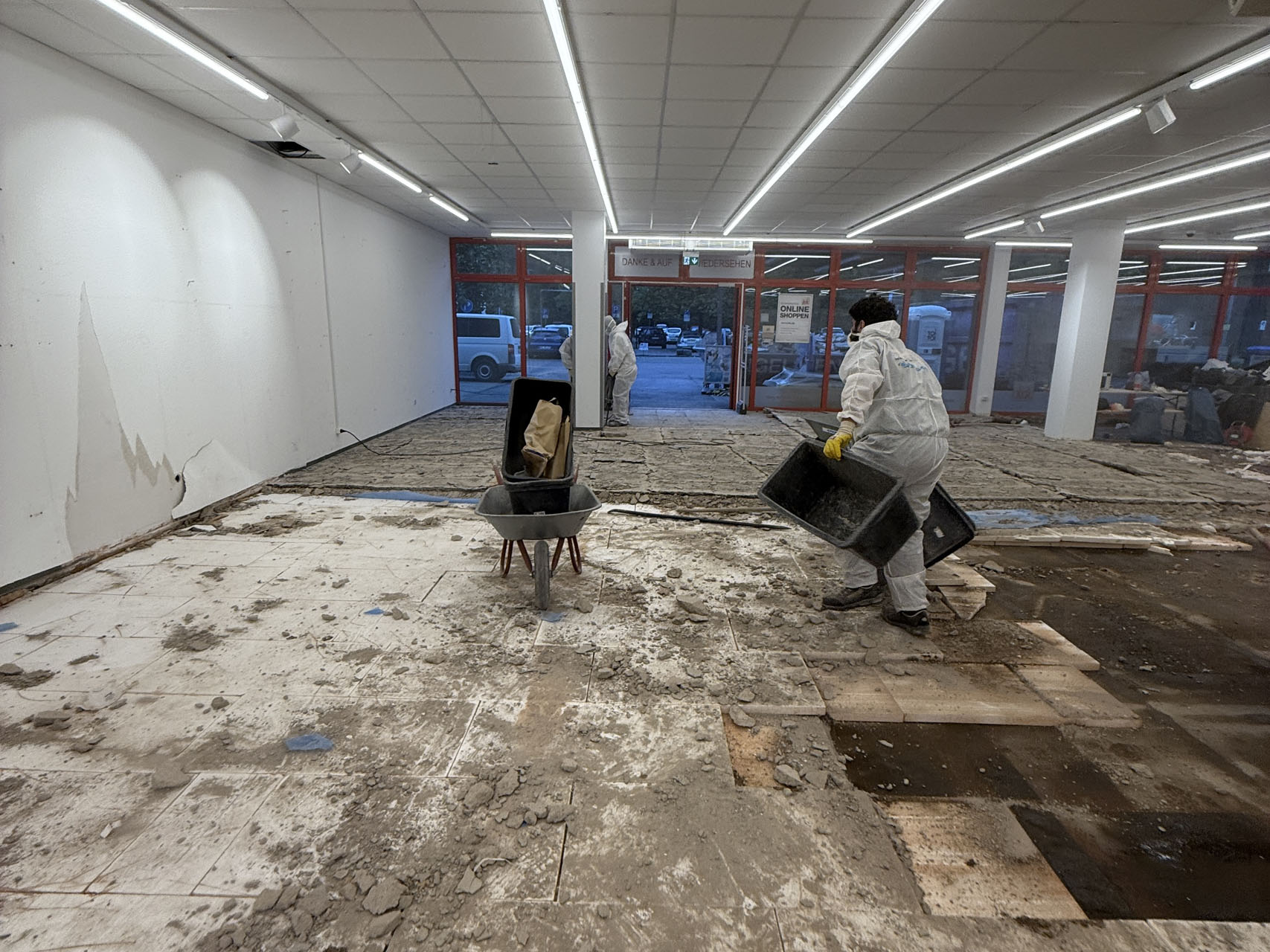 Entrümpelung und Entsorgung von Bauschutt einer Baustelle in Augsburg